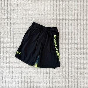 Under Armour Boys Athletic Short in Black